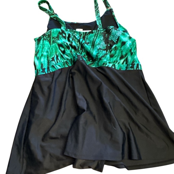 Jaclyn Smith Teal and Black One-Piece Swimsuit - Picture 5 of 5